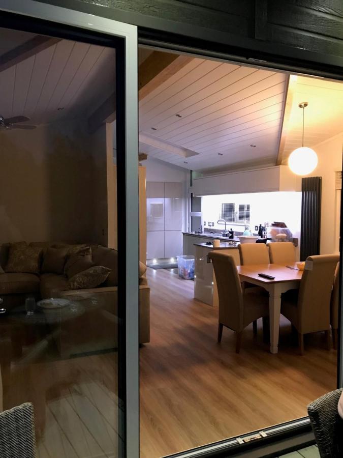 R11 Lake View, Fallbarrow Holiday Park Hotel โบว์เนส ออน วินเดอเมียร์ ภายนอก รูปภาพ